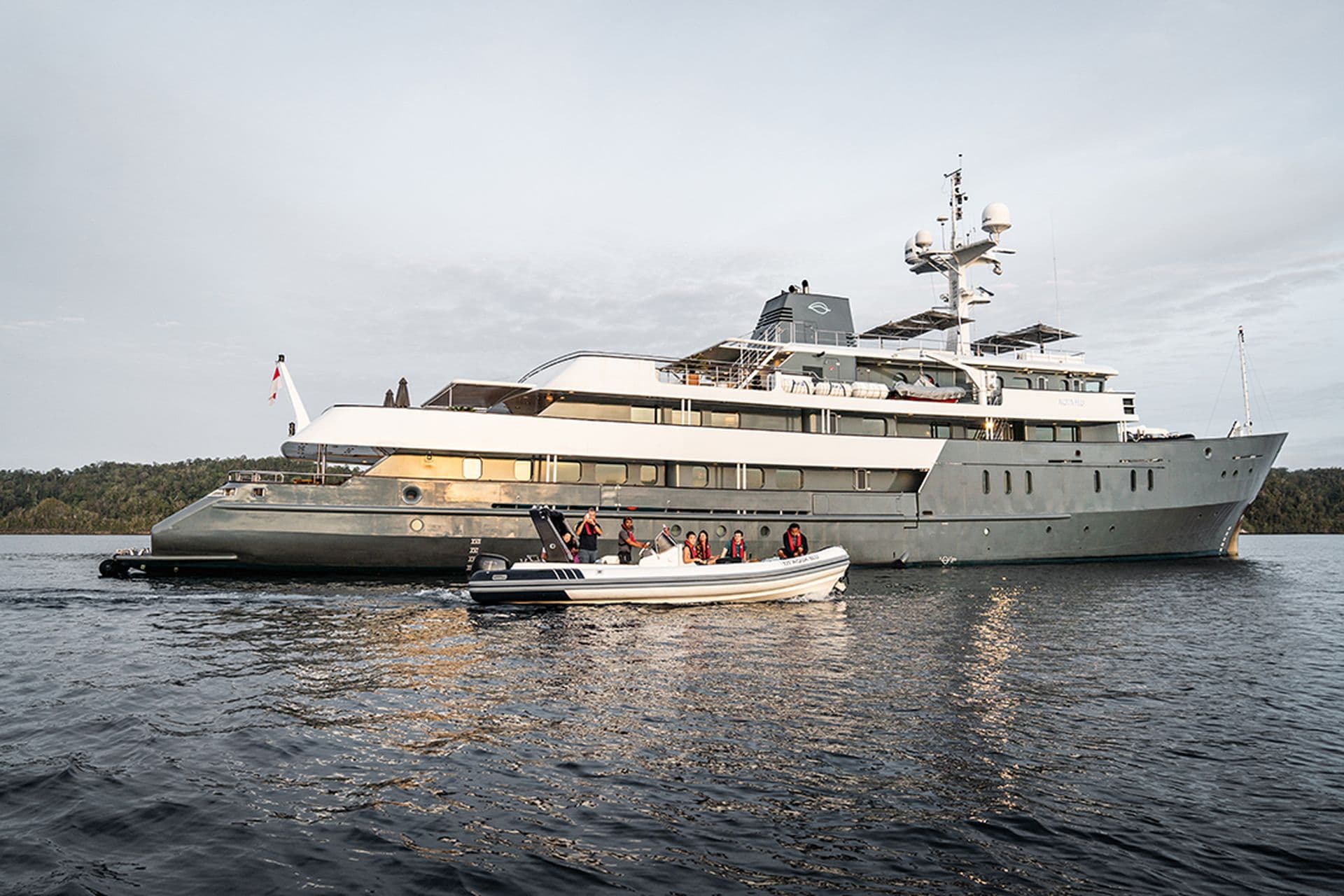 Aqua Blu, Side Profile