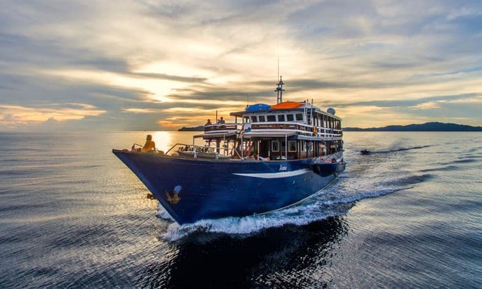 MV Ambai, Ship